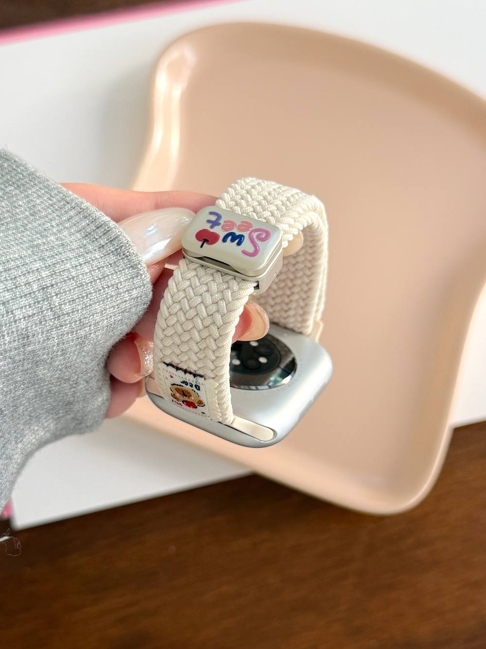 Milanese Loop Magnetic - สายนาฬิกาแม่เหล็กแบบห่วงไนลอนลายการ์ตูนหมี สำหรับ Apple Watch รุ่นผู้หญิง 11/10/9/8/7/6/5/4/3