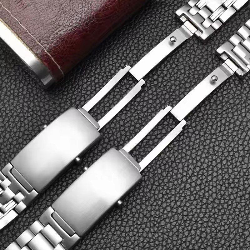 สายนาฬิกาสแตนเลสสีเงินสำหรับสา - Omega Watch Speedmaster บทวิจารณ์และราคา